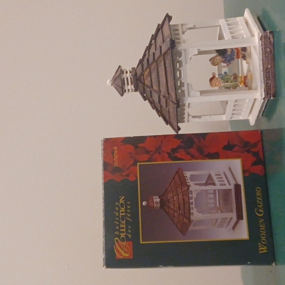 Holiday Collection Wooden Gazebo with 2 Children Figures 3 x 5 Inches